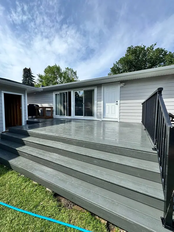 Combo project. Composite deck, fence, sod – photo 4