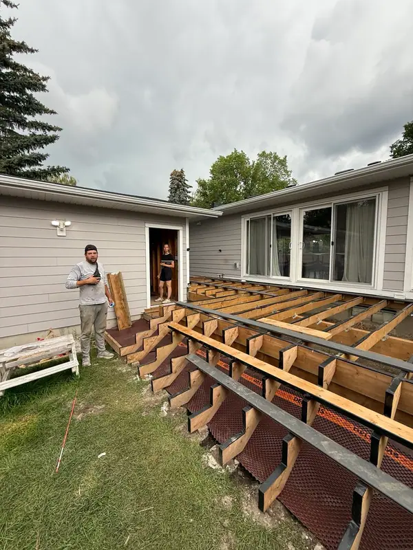 Combo project. Composite deck, fence, sod – photo 5
