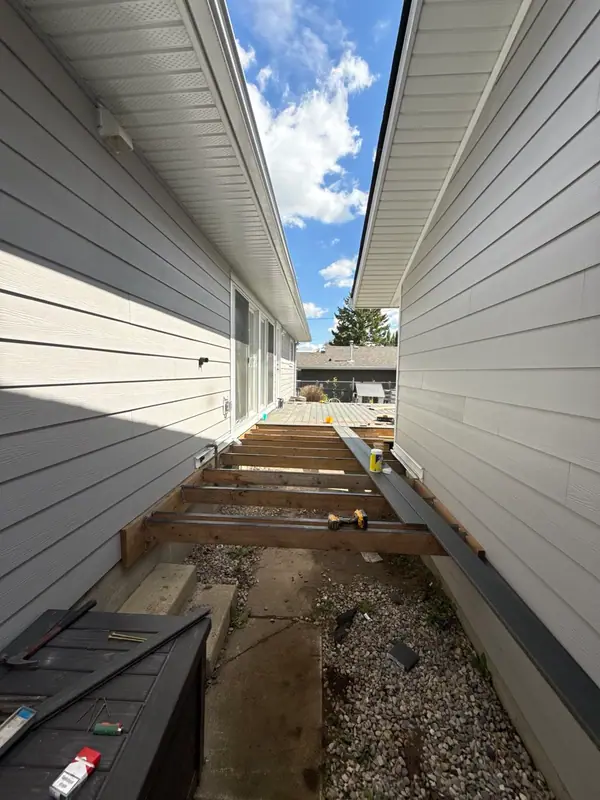 Combo project. Composite deck, fence, sod – photo 7