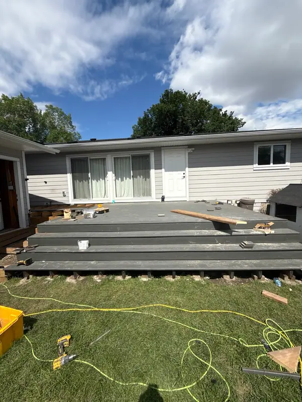 Combo project. Composite deck, fence, sod – photo 8