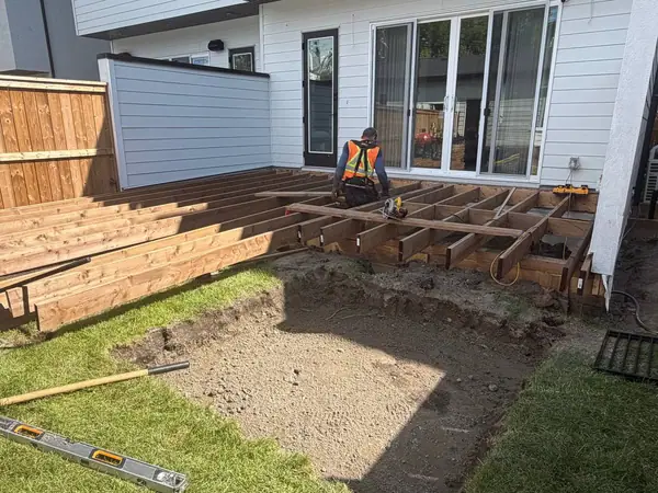 Combo project. Composite deck, pergola, hot tub pad, garden bed – photo 6