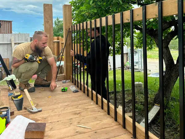 Wood deck with railings – photo 5