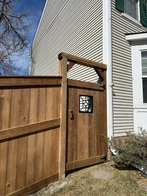 Wood Fence Marda Loop – photo 2