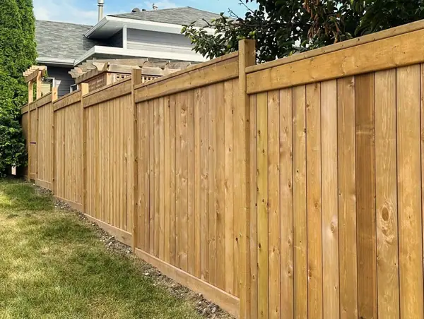 Wood fence, Riverbend – photo 2