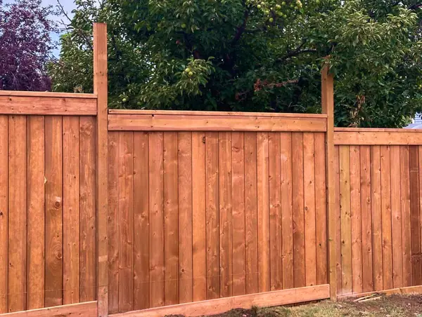 Wood fence, Riverbend – photo 5