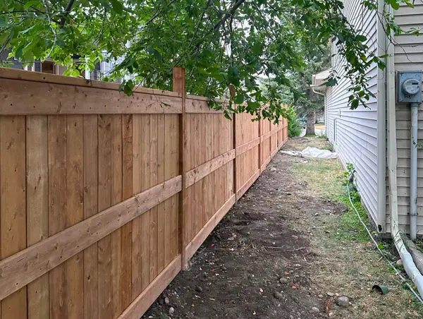 Wood fence, Riverbend – photo 6