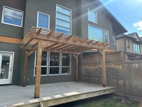 Wood Pergola Crescent Heights – photo 2